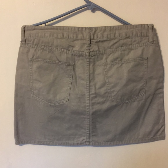 Uniqlo Basic Skirt - Picture 2 of 2